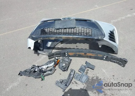 2017 Toyota Corolla Se Special Edition z USA, uszkodzony, nr VIN 5YFBURHE4HP611541